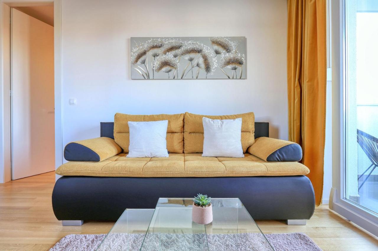 Barbara With Private Parking In The Garage Apartamento Zadar Exterior foto