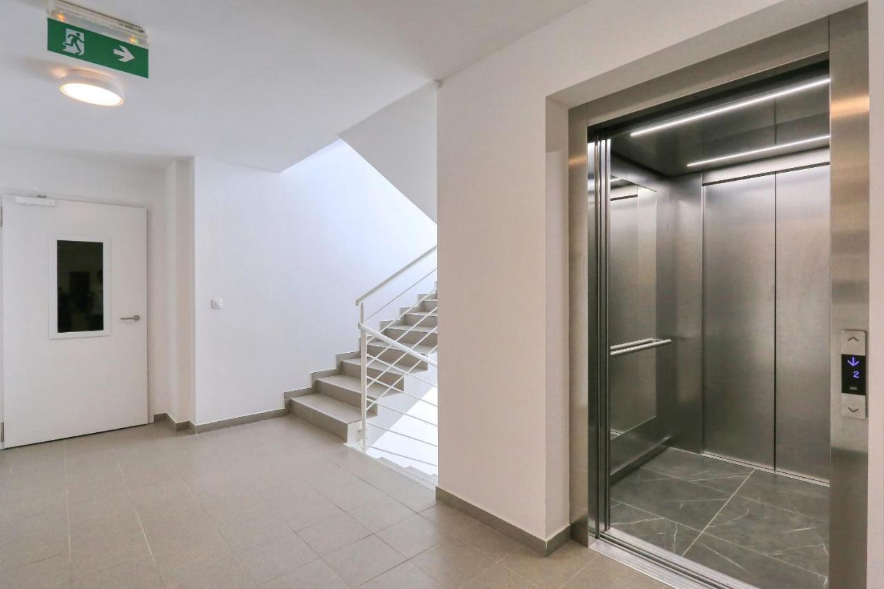 Barbara With Private Parking In The Garage Apartamento Zadar Exterior foto
